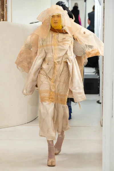 Look 32